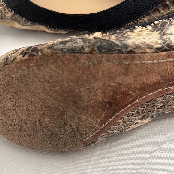 Tory Burch Caroline Roccia two tone cream and black snake flexible flats - Picture 9 of 10